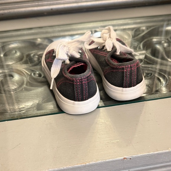 Toddler 9 Black and White Kids Sneakers with Pink Accents - Picture 5 of 10